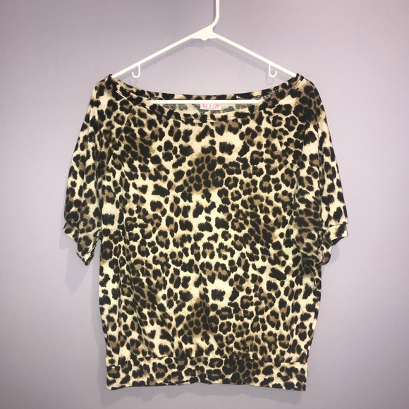 ALLOY Tops - ✨BOGO Alloy Cheetah Print Dolman Style Top Size M